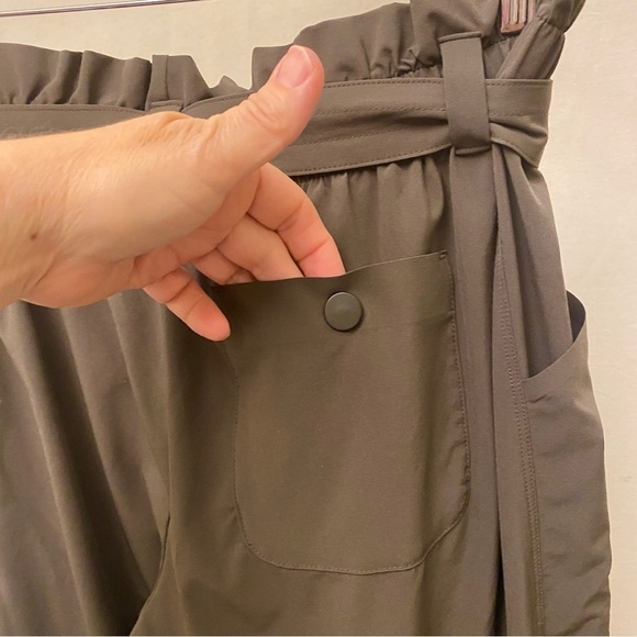 Athleta 6 Skyline Paper Bag Waist Ankle Length Travel Pants Army Olive Green - Picture 8 of 15